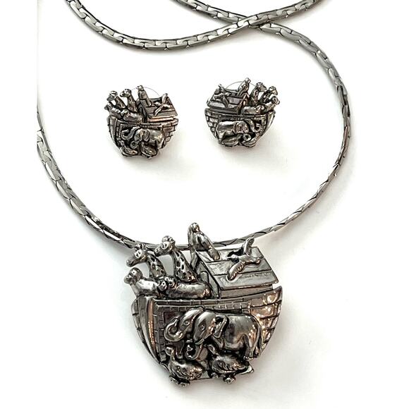 VTG Noahs Ark Arc Brooch Pin Pendant 30" NECKLACE + EARRINGS SET Boat 3D Animals - Picture 1 of 9